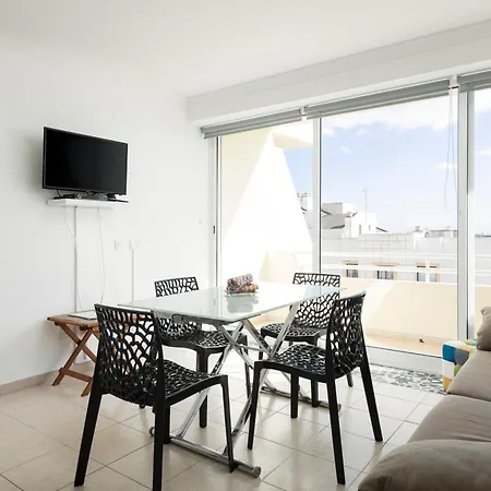 Cozy With View - Apartment